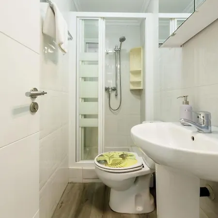 Malibu Dreams 2 Bedroom Apartment *